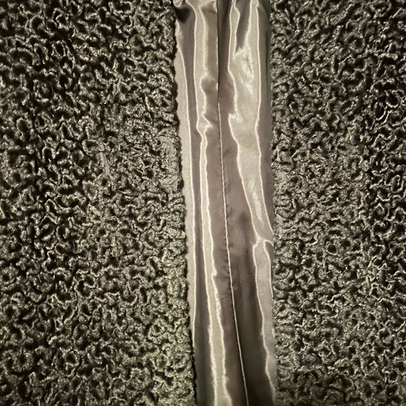 Vintage 1800s 1900s Black Curly Lamb Edwardian Capelet / Cloak (slits for arms) - Picture 3 of 5